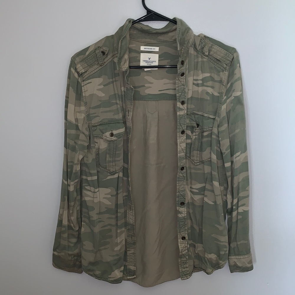 American Eagle camp button down